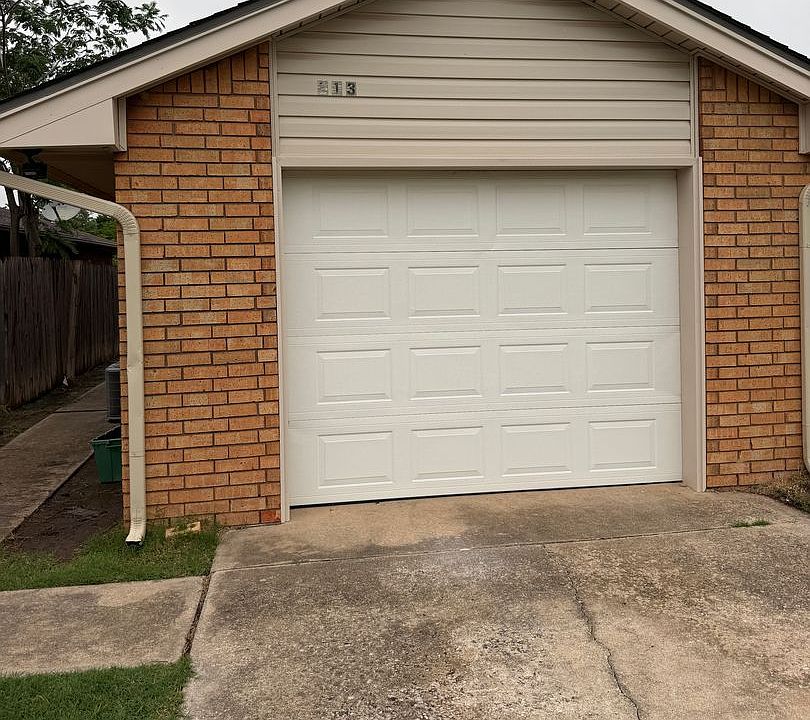 1st image of 211-213 Skylark Ct