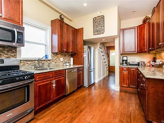 4th image of 169 Villa Ave