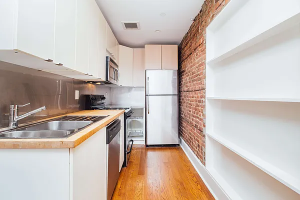 Rented by Nooklyn NYC LLC | media 12
