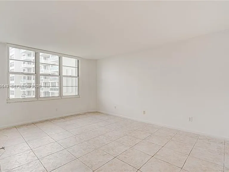5161 Collins Ave #516 — Photo 14