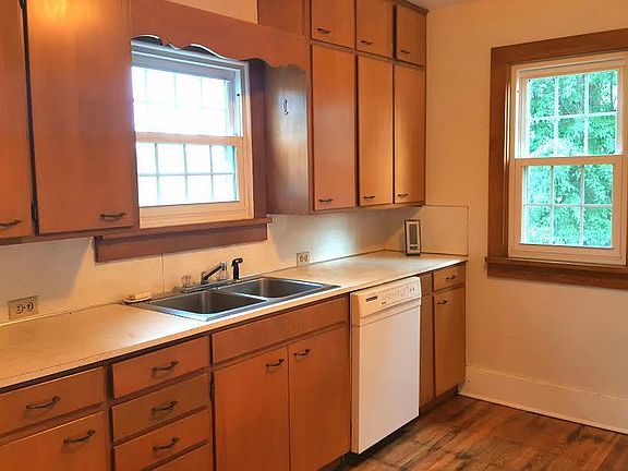5th image of 2620 116th Ave