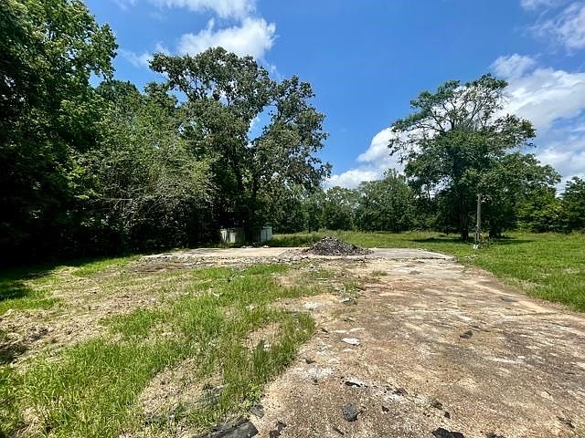 2nd image of 1040 Highway 1131