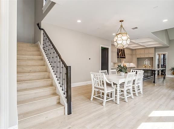 3rd image of 1403 Black Walnut Ln