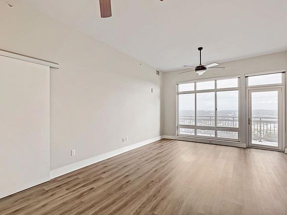 3rd image of 603 Davis St APT 2009