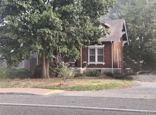 8209 Saint Charles Ln, Saint Louis, MO