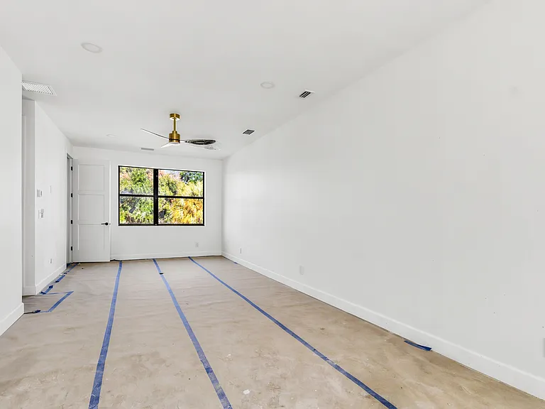 375 13th St N #2 — Photo 24