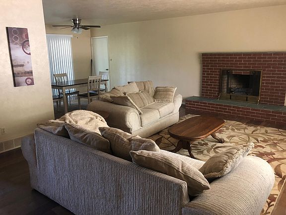 2nd image of 3922 Applewood Dr