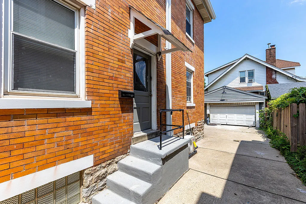 3 bed, 1600 sqft, $2,230 — Photo 3