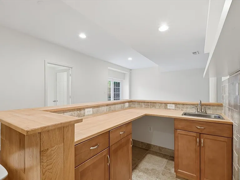 20242 Hidden Creek Ct — Photo 27