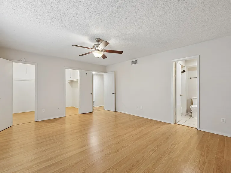 2604 Winding Creek Dr — Photo 16