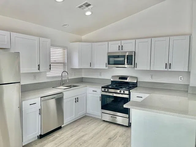 2 bed, 989 sqft, $1,900 — Photo 3