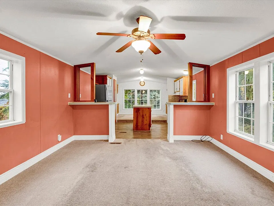 215 W Lakeshore Dr