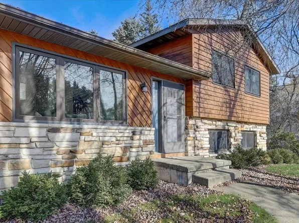 1110 Sunfield St, Sun Prairie, WI 53590
