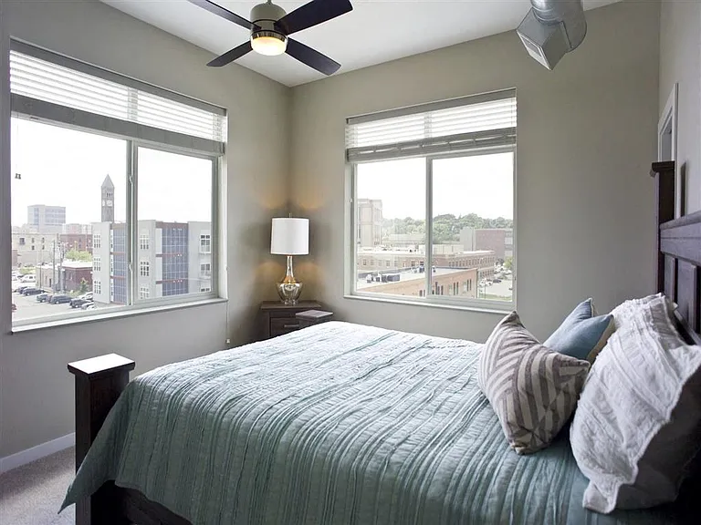 Phillips Avenue Lofts — Photo 6