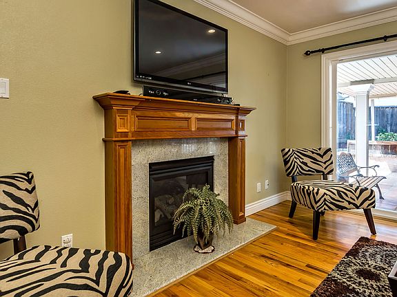 2nd image of 2755 La Jolla Ave