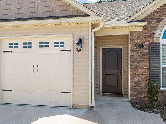 4th image of 3232 Gordon Drive #B