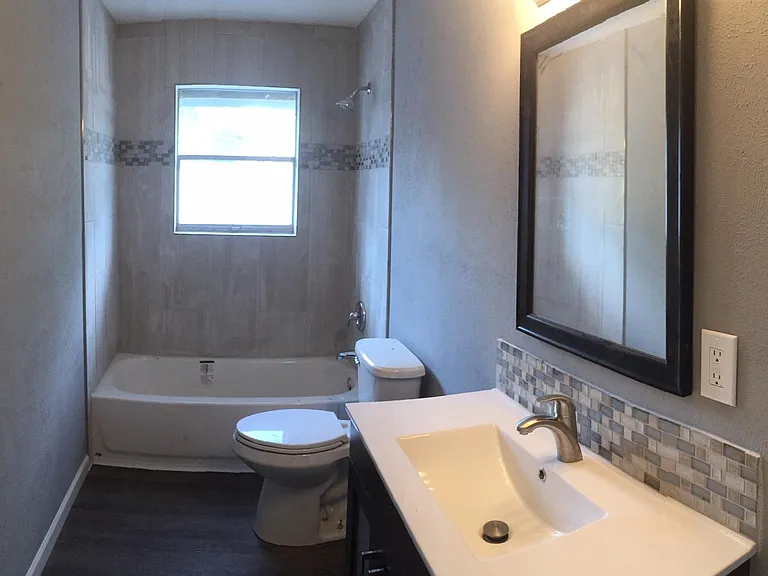 1527 Hillside Dr — Photo 7