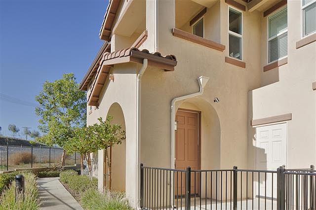 1st image of 401 Avenida De La Luna