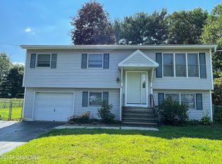 10 Boyack Rd, Clifton Park, NY 12065