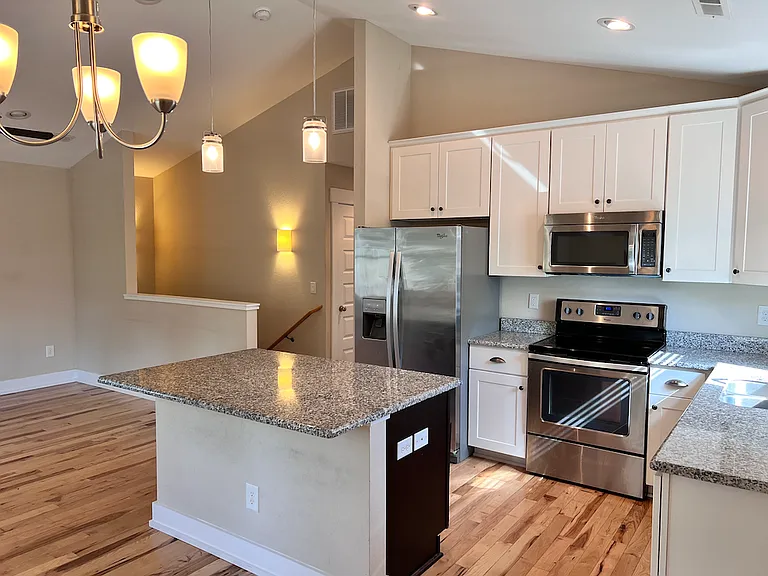 703 W Durham St — Photo 3