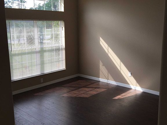 3rd image of 49 Pepper Ln