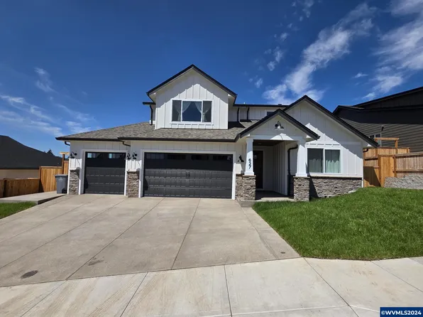 627 NW Cascade Mountain Dr, Dallas, OR 97338