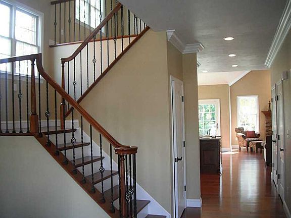 5th image of 112 Redmond Ct Unit 6A