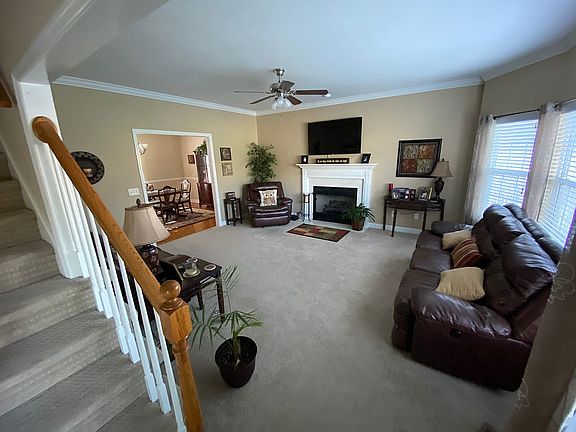 3rd image of 7796 Prince Dr