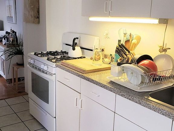 5th image of 179 Guernsey St APT 4R