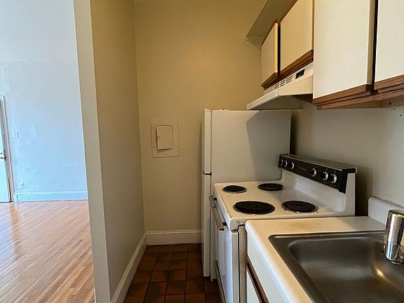 5th image of 904 Spruce St APT 3M