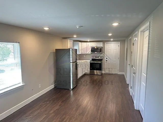 Water Included! 1BD/1BA Apartment — Photo 3