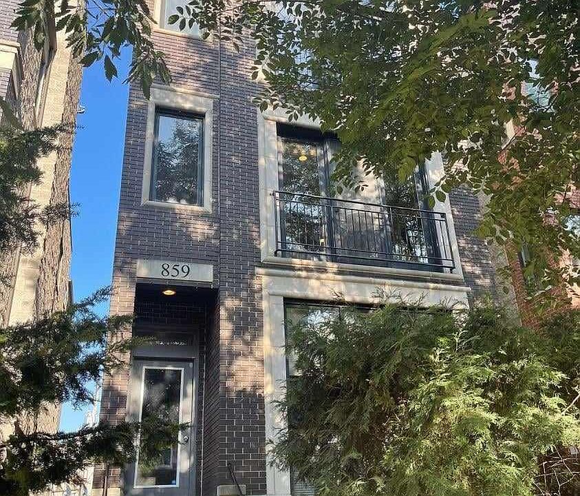1st image of 859 N Paulina St #1