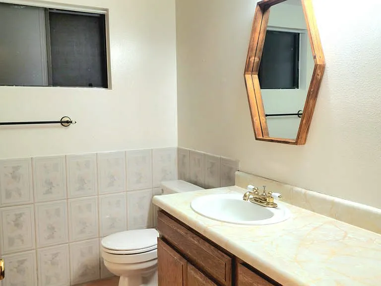 1113 W Cypress Ave — Photo 5