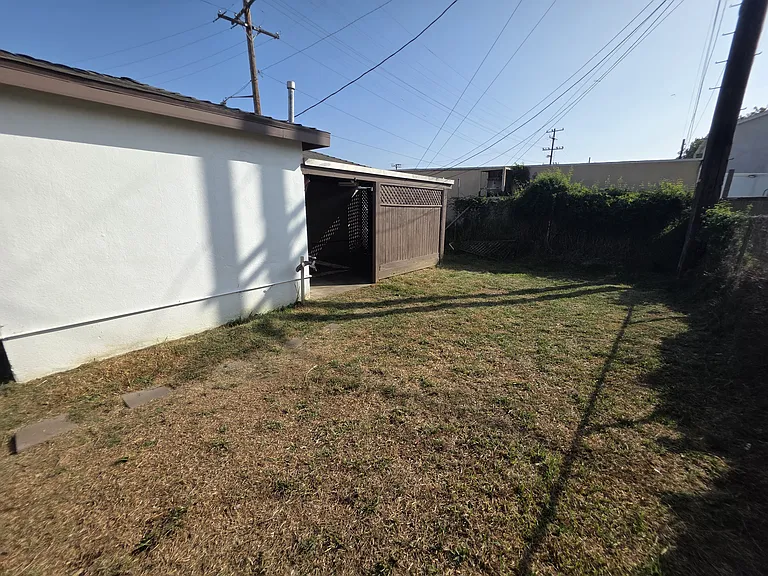 16811 Lakewood Blvd — Photo 11