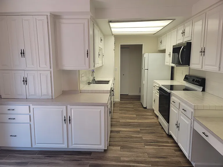 3161 Orleans E — Photo 8