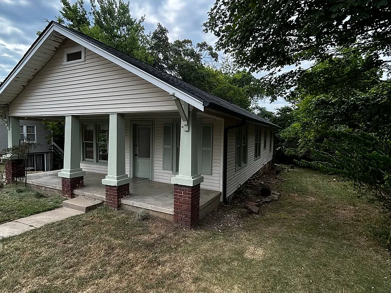 518 E Gunter St — Photo 3