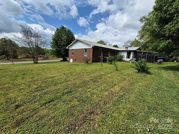 3rd image of 367 Poplar St