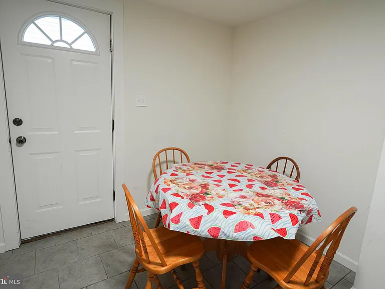 231 Newton St #B — Photo 31