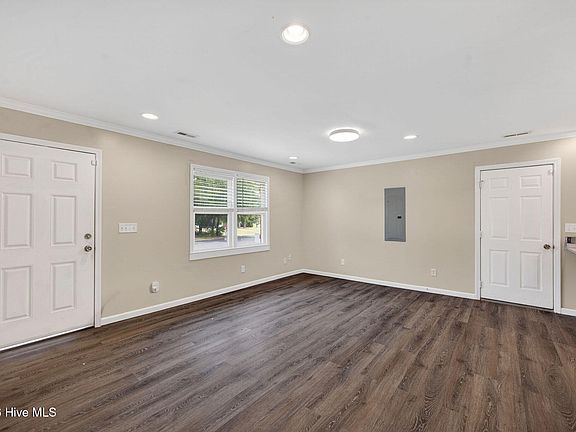 5th image of 18 Hampton Drive