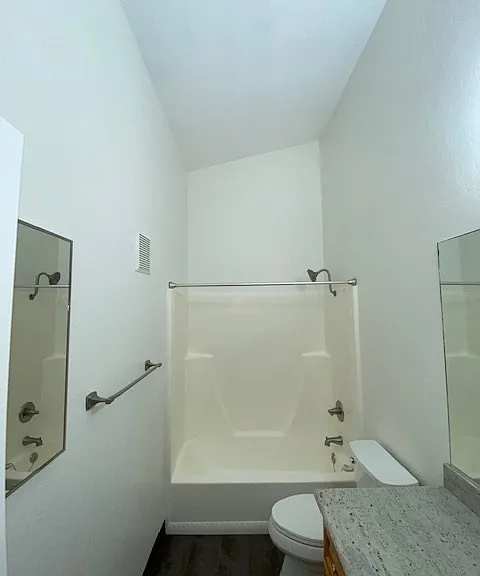 Dela Vina Apartments — Photo 22