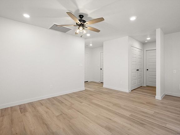 5th image of 506 E 23rd St