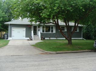 915 6th Ave N, Moorhead, MN 56560
