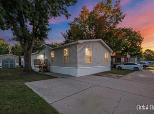 296 Kenlock St SE, Grand Rapids, MI 49548