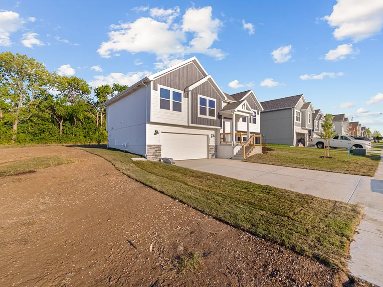 3513 SE Corbin Dr — Photo 2