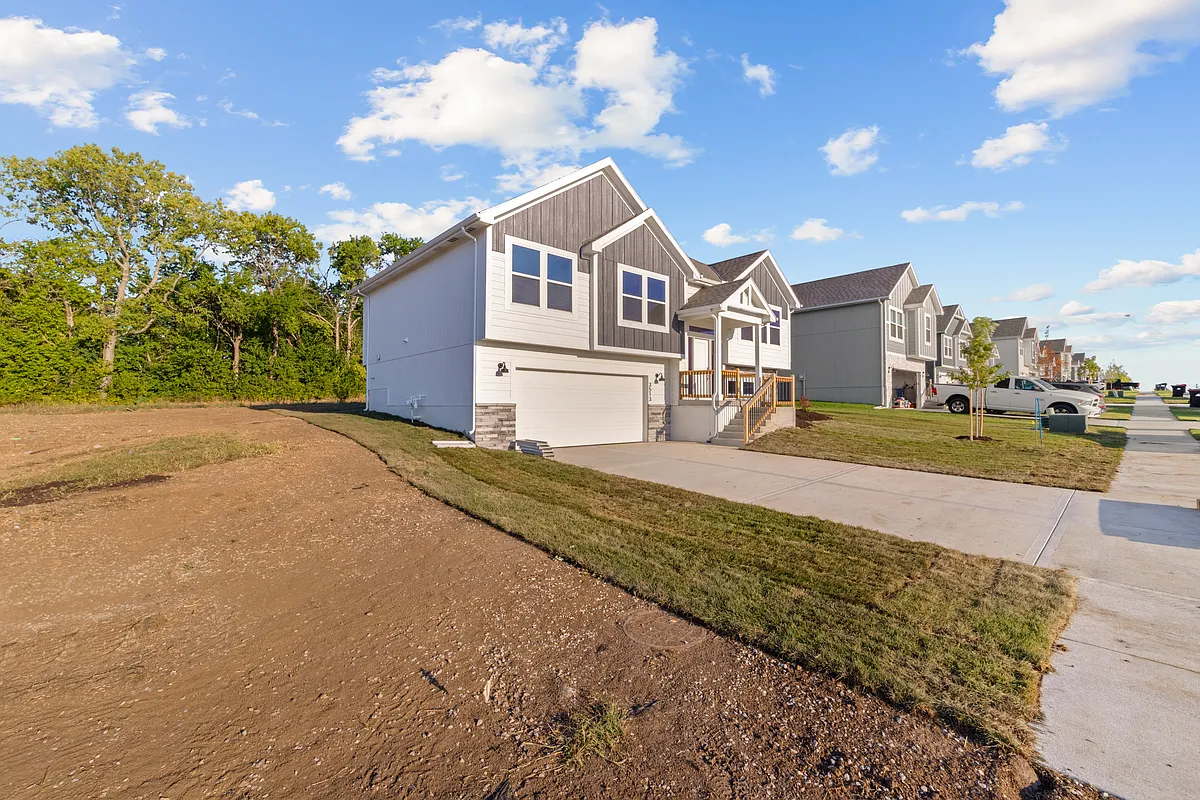Building Photo - 3513 SE Corbin Dr