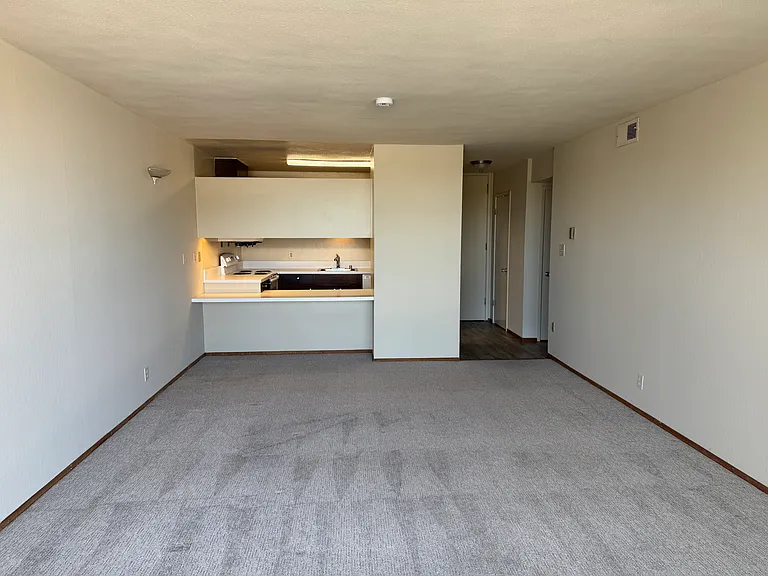 Imperial Apartments — Photo 17