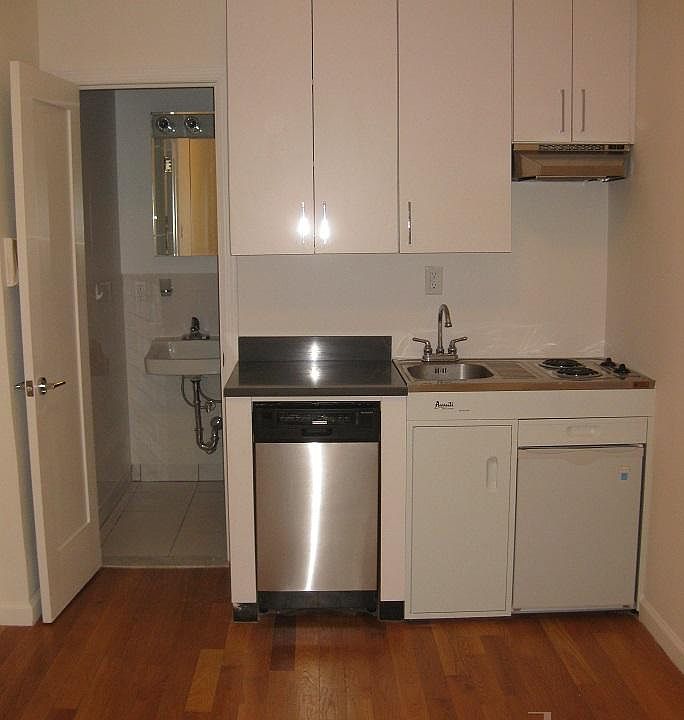 2nd image of 49 W 11th St APT 6