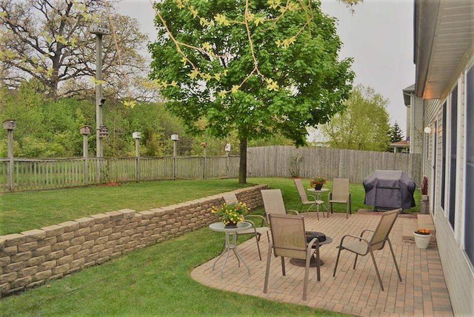 Patio with Brick Paver