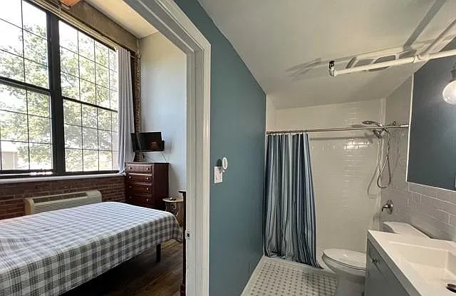 2 bed, $2,400 — Photo 3