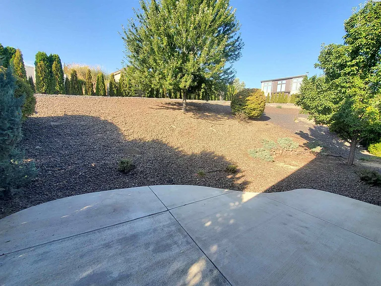 513 Jordan Ln — Photo 17